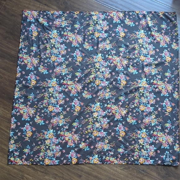 Retro Floral Scarf Wrangler - Picture 4 of 4